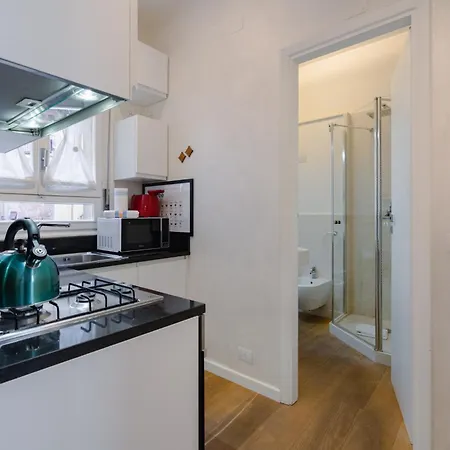 Deborah's Nest פירנצה